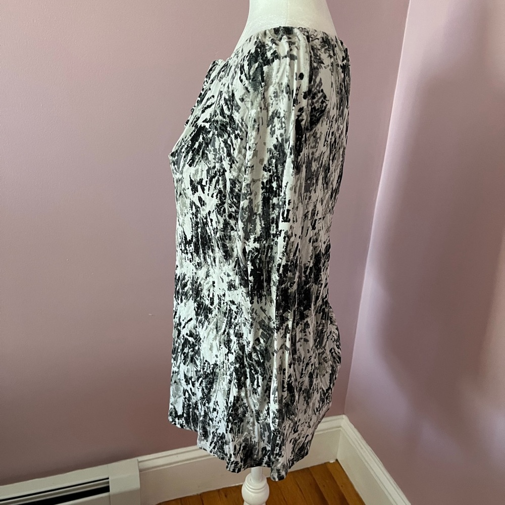 Lularoe Debra Peasant Top size XS - Picture 7 of 7